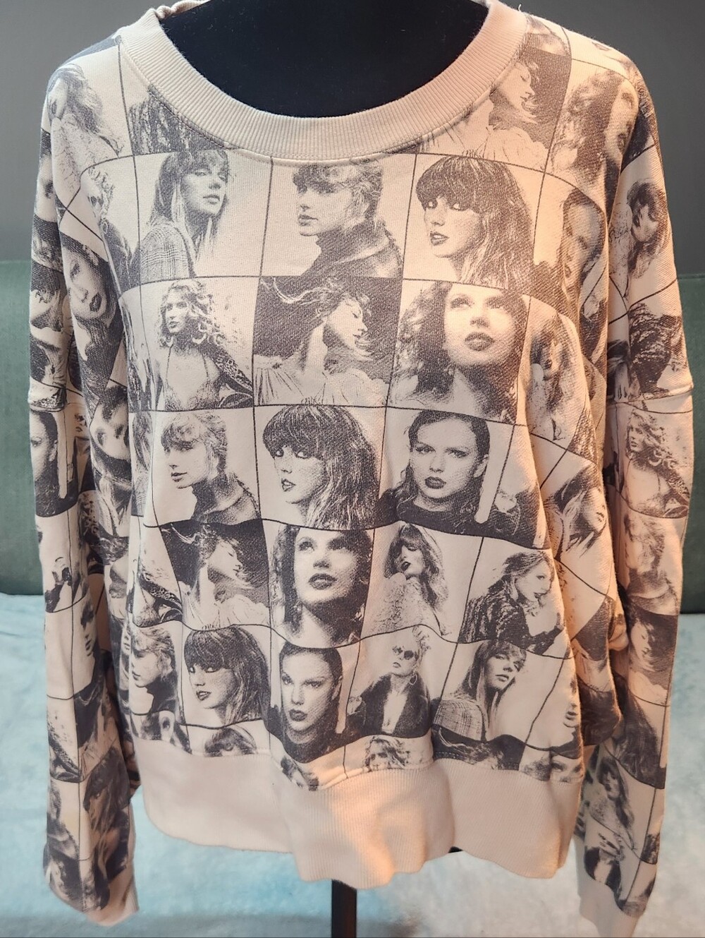 Taylor Swift Eras Tours Official Crewneck Sweatshirt - Black & Cream Large Good! - Picture 1 of 13